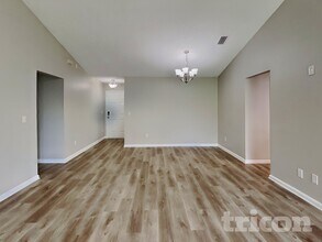 11878 Pikeville Ct in Jacksonville, FL - Foto de edificio - Building Photo