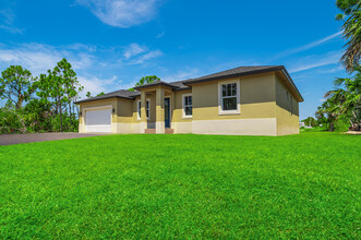 15261 Brainbridge Cir in Port Charlotte, FL - Building Photo - Building Photo