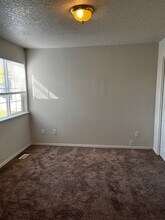 1922 N Fawnwood Ct in Nampa, ID - Building Photo - Building Photo