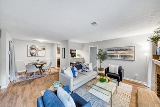 Midwood Gardens in Stone Mountain, GA - Foto de edificio - Building Photo