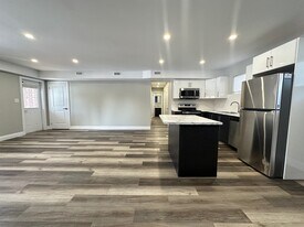 Lakeshore Valley in St Catharines, ON - Building Photo