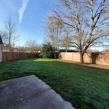 31822 Dahlia Ln in Tangent, OR - Building Photo - Building Photo