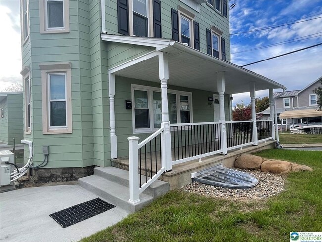 1124 2nd St in Catasauqua, PA - Building Photo - Building Photo