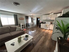 1358 Lorilyn Ave in Las Vegas, NV - Building Photo - Building Photo