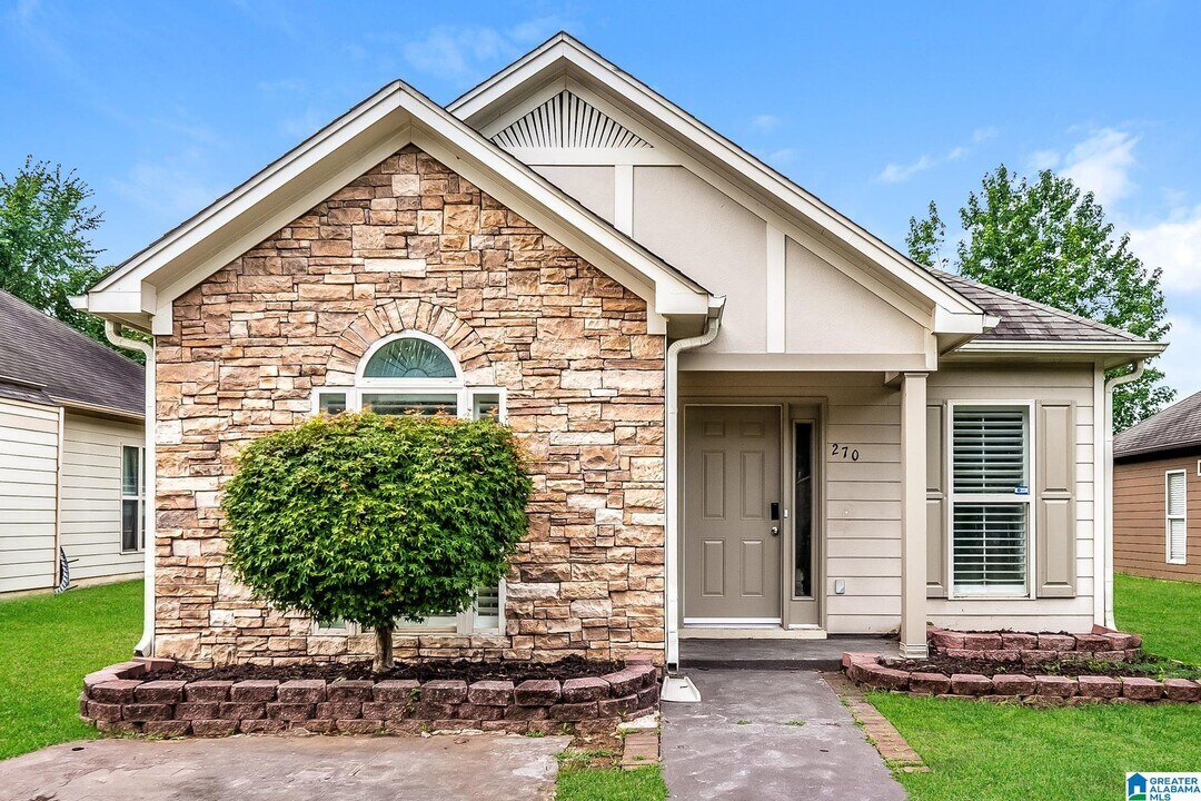 270 Fox Run Cir in Pell City, AL - Building Photo
