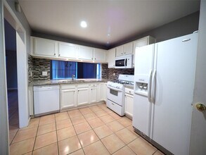 2812 Pickett Dr in League City, TX - Building Photo - Building Photo