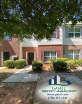 365 Brookview Dr in Riverdale, GA - Building Photo