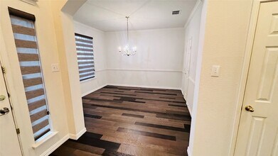 818 Green Pond Dr, Unit 1701-B in Garland, TX - Foto de edificio - Building Photo