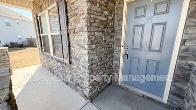 993 Deaton Dr in Fuquay Varina, NC - Foto de edificio - Building Photo