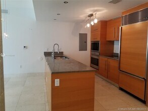 475 Brickell Ave, Unit 1610 in Miami, FL - Foto de edificio - Building Photo