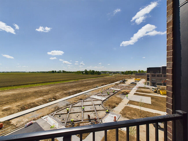 McCord Square Apartments in McCordsville, IN - Foto de edificio - Building Photo