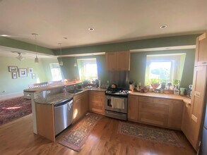 9 Claremon St, Unit 3 in Somerville, MA - Building Photo - Building Photo