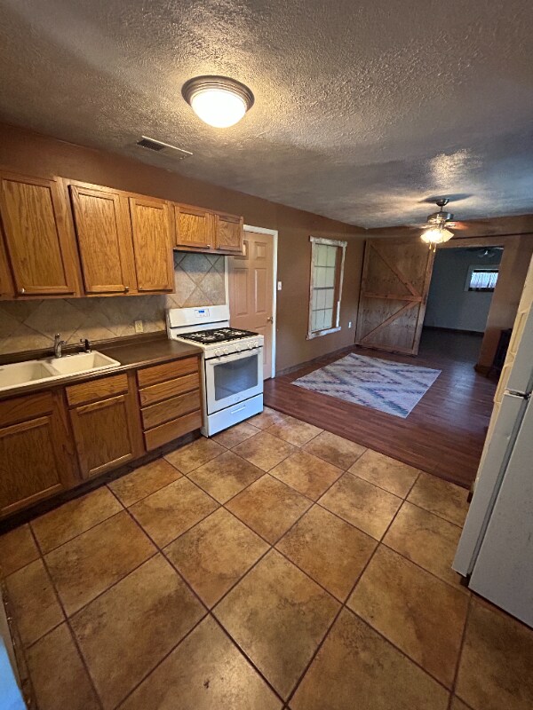 202 Bois D Arc St, Unit 2 in Whitesboro, TX - Building Photo - Building Photo