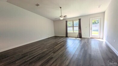 4407 Wilmington Way in Milton, FL - Foto de edificio - Building Photo