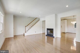 5370 Pooks Hill Rd in Bethesda, MD - Building Photo - Building Photo