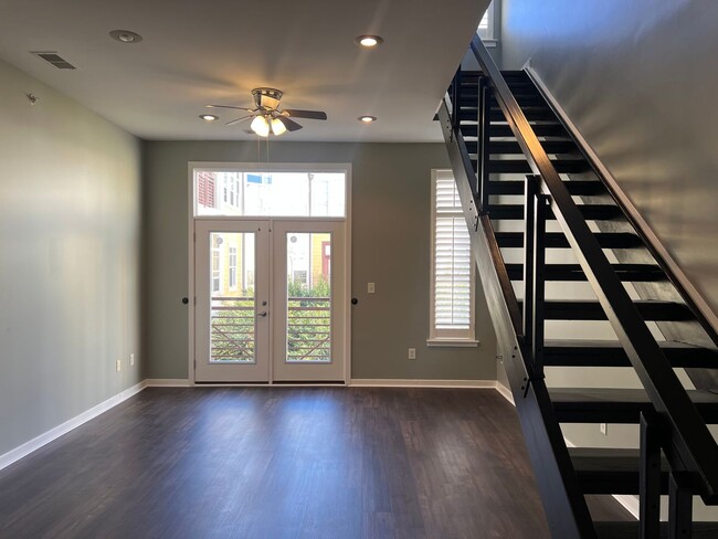 2125 Southend Dr in Charlotte, NC - Building Photo - Building Photo