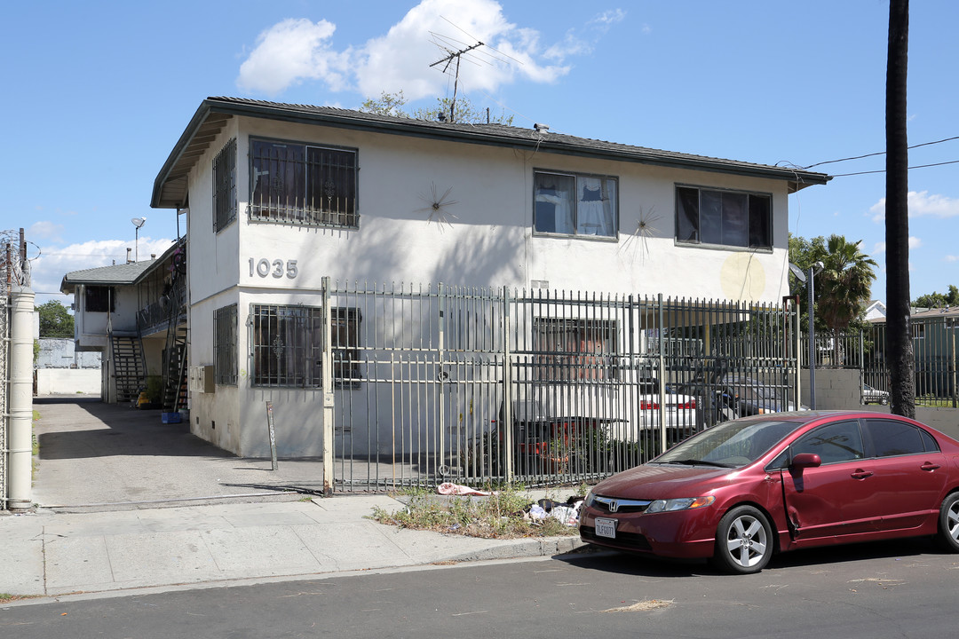 1035 W 17th St in Los Angeles, CA - Building Photo