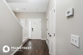 2070 N Sarah Dr in Jeffersonville, IN - Foto de edificio - Building Photo