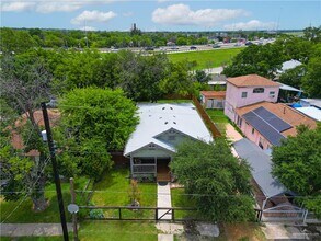 134 E High Ave in San Antonio, TX - Foto de edificio - Building Photo