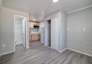 1005 N Center Ave, Unit Studio in Casa Grande, AZ - Building Photo - Building Photo