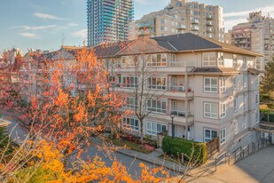 Avalon at Wellington Mews in Vancouver, BC - Building Photo