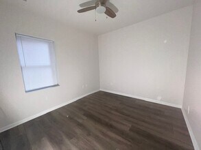 510 E 8th Ave, Unit #1 in Munhall, PA - Foto de edificio - Building Photo