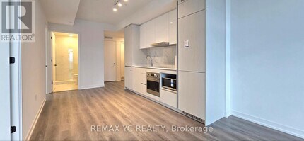 28 Interchange Wy in Vaughan, ON - Building Photo - Building Photo