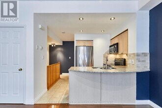 32 Stadium Rd in Toronto, ON - Building Photo - Building Photo