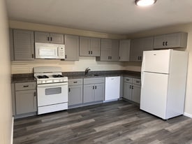 177 West St in Hatfield, MA - Building Photo