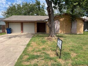 806 Phillips Dr in Ennis, TX - Building Photo - Building Photo