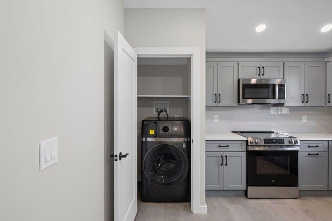 42 Lamport Ave in Port Jefferson Station, NY - Building Photo - Building Photo