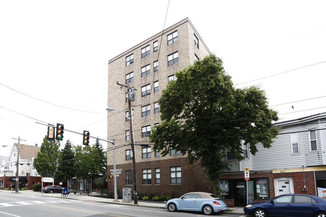 Friendly Garden in Revere, MA - Foto de edificio - Building Photo