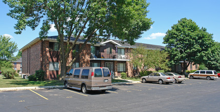 Windsong Court Apartments in Racine, WI - Building Photo - Building Photo