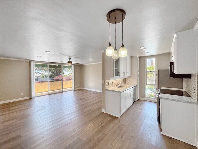 property at 6333 La Jolla Blvd