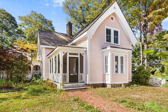 34 Thoreau St in Concord, MA - Foto de edificio - Building Photo
