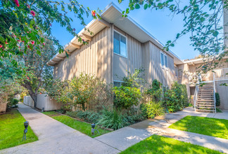 Moonpark Garden Apartments in Studio City, CA - Building Photo - Primary Photo