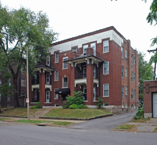 3176 Gustine Ave in St. Louis, MO - Foto de edificio - Building Photo