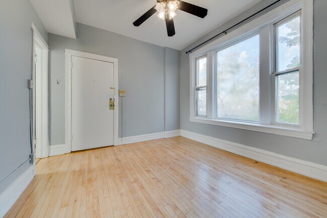 2511 W Le Moyne St in Chicago, IL - Building Photo - Building Photo