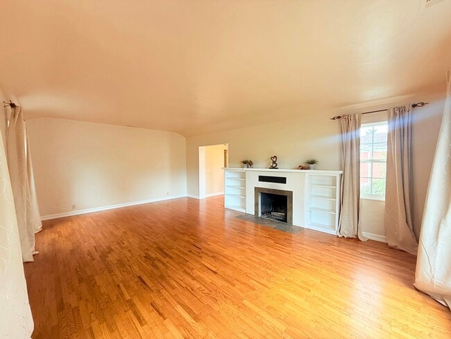 619 W Cypress Ave in Lompoc, CA - Building Photo - Building Photo