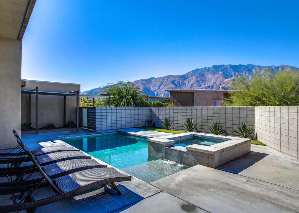 1153 Solace Ct in Palm Springs, CA - Foto de edificio