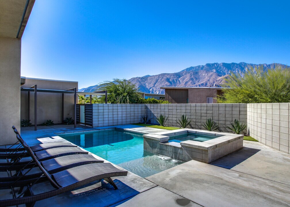 1153 Solace Ct in Palm Springs, CA - Building Photo