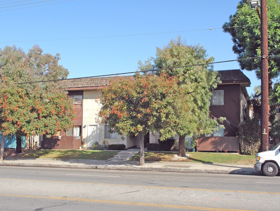 21727 Lassen St in Chatsworth, CA - Building Photo