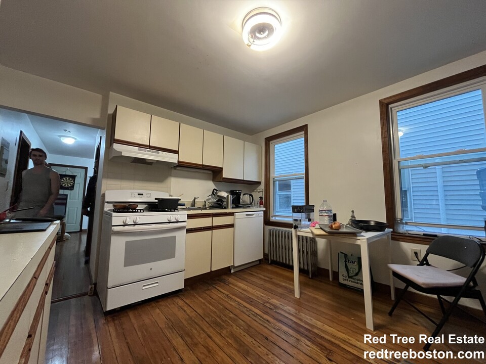 45 Litchfield St, Unit 2 in Boston, MA - Foto de edificio