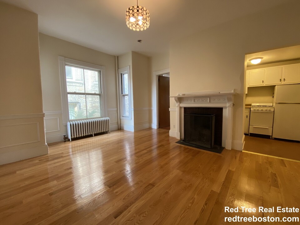 381 Harvard St, Unit 1 in Cambridge, MA - Building Photo