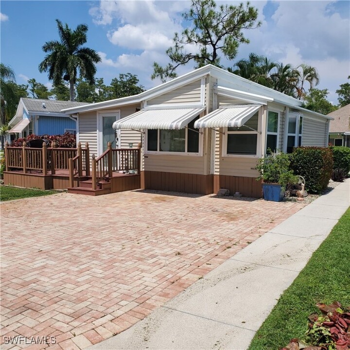 10936 Brown Pelican Cir in Estero, FL - Building Photo