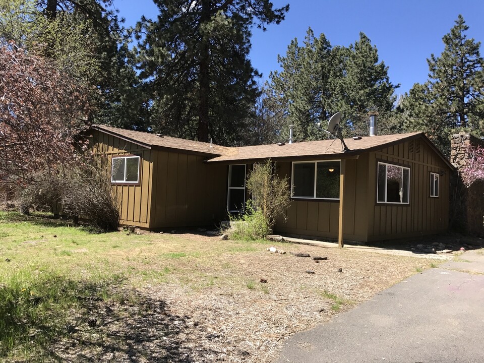 60847 Granite Dr in Bend, OR - Building Photo