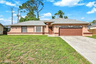 8072 Cypress Dr S in Ft. Myers, FL - Building Photo
