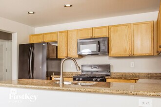 10550 W Gilmore Ave in Las Vegas, NV - Building Photo - Building Photo