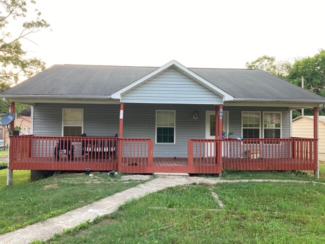 property at 417 E Woodland Ave