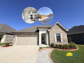 215 Hydrangea Blvd in Freeport, FL - Building Photo